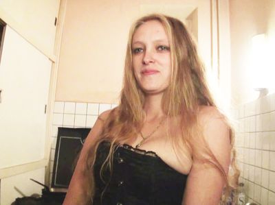 Caroline, libertine woman with big milky breasts, takes full holes! - Tonpornodujour.com