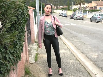 Shanna, a 37-year-old French milf, welcomes an old acquaintance in Annecy! - Tonpornodujour.com